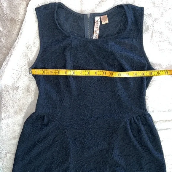VERY Flattering, Textured LBD Eyeshadow brand. Size Large - Worn once - Picture 6 of 14